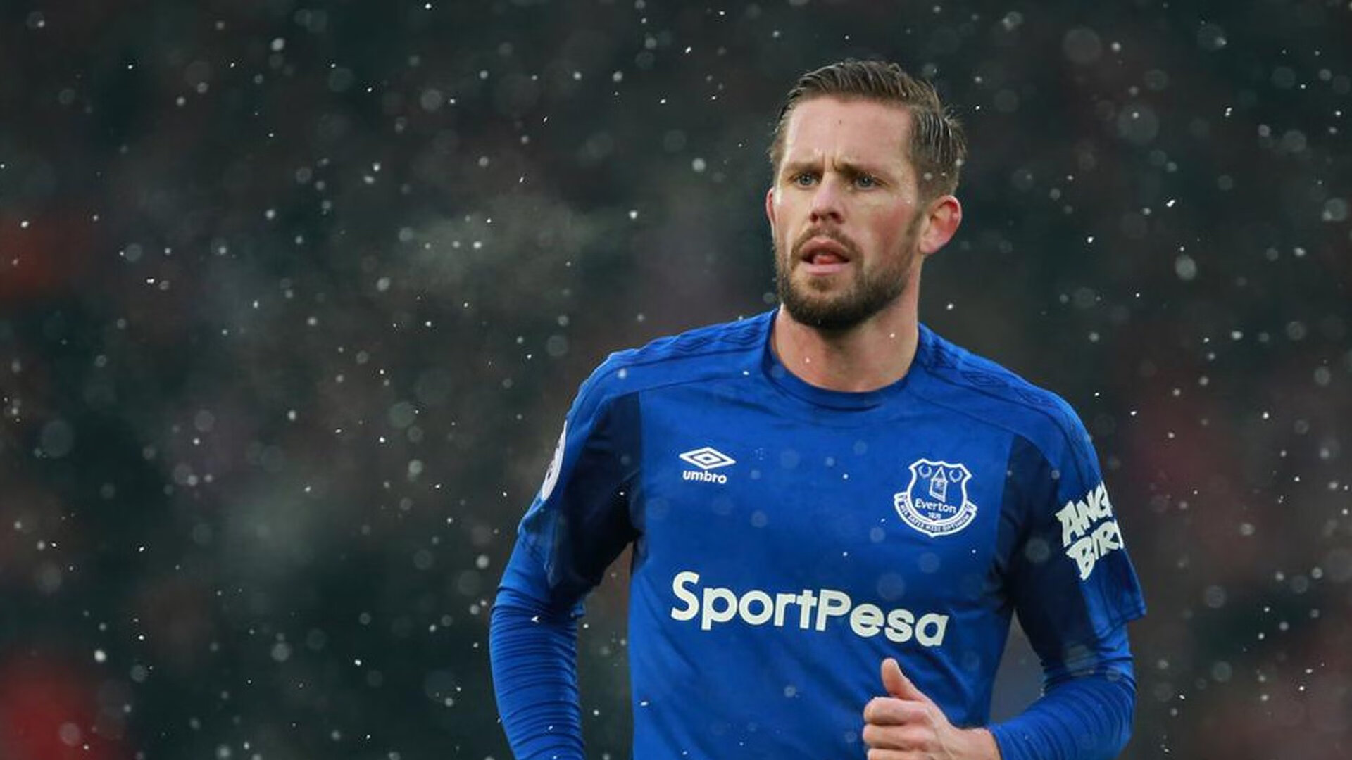 九游游戏-自由式潜水表演，探索海底奇妙世界，自由潜水的魅力